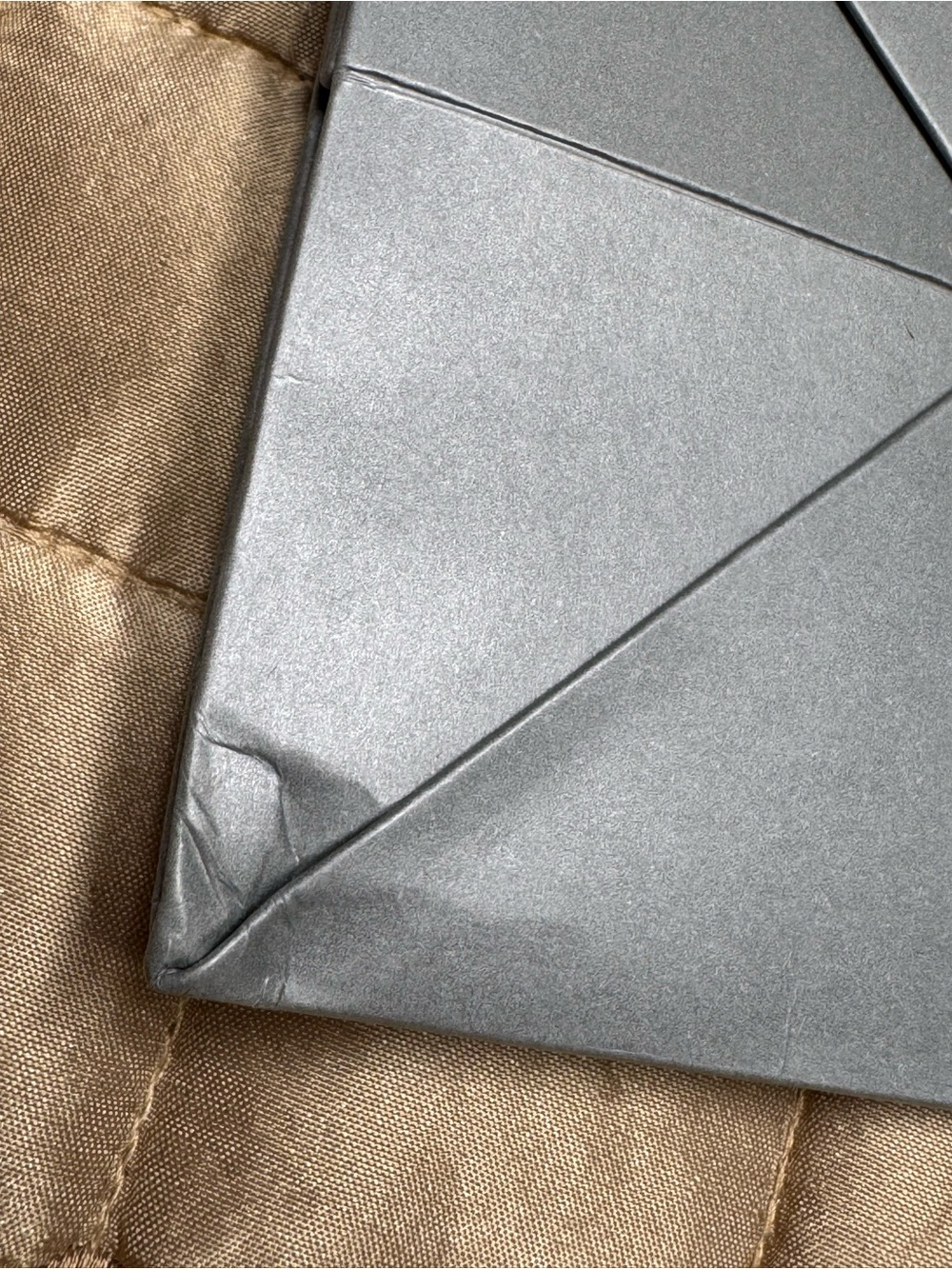 Alo Shopping Bag Gift Bag - Picture 8 of 8